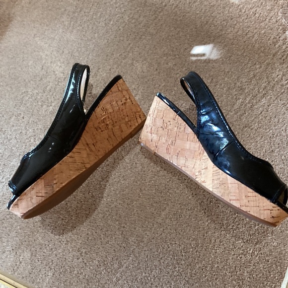 Michael Kors wedge sandal with peep toe will - Picture 2 of 11